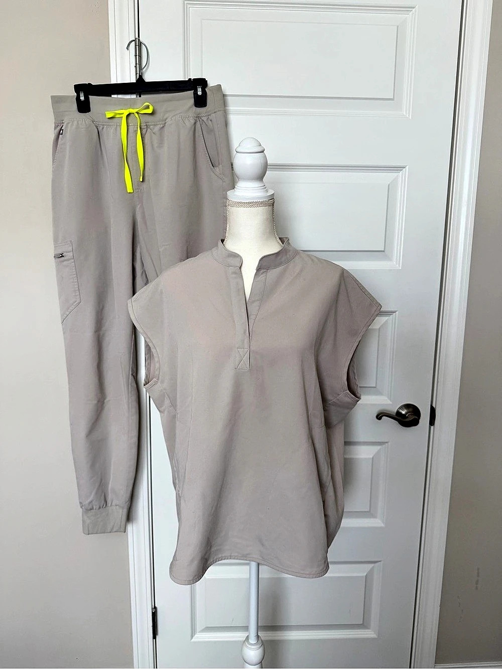 FIGS LIMITED EDITION COLOR Rafaela Top Zamora Jogger Pants